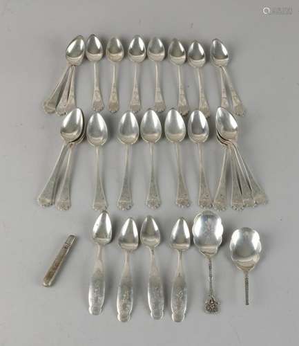 Lot with various silver spoons, 835/000, and a needle