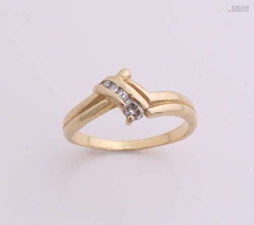 Yellow gold ring, 750/000, with a stroke set with 3