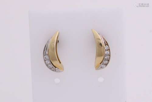 Yellow gold earrings, 585/000, with diamond. Studs in