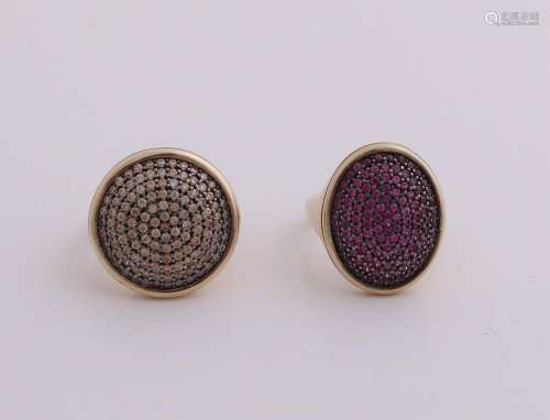 Two gold rings on silver, 925/000, set with colored