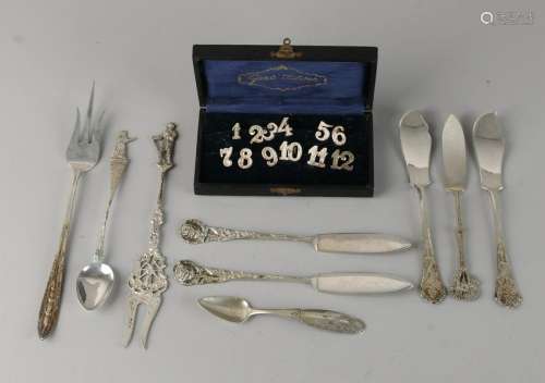 Lot with silver cutlery, 835/000 5 butter knives, meat