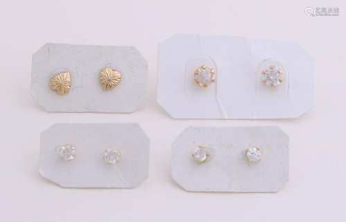 Four pairs of gold earrings, 585/000, with, inter alia,