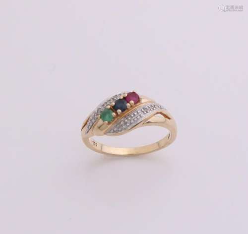 Yellow gold ring, 585/000, with sapphire, emerald, ruby