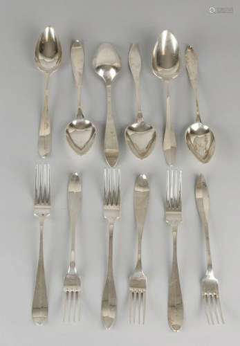 Lot to six silver spoons and forks six, 833/000,