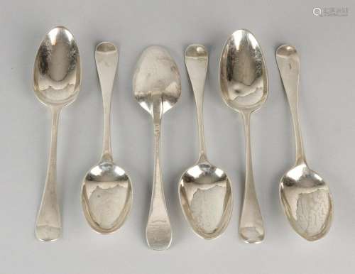 Lot 6 with antique silver spoons, 925/000, on the rear