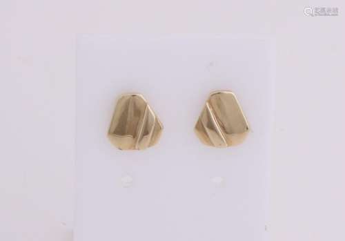 Yellow gold earrings, 585/000, triangular