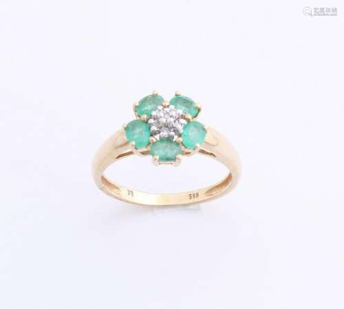 Yellow gold ring, 585/000, with emerald, and diamond.