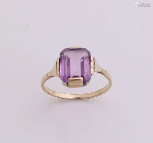 Yellow gold ring, 585/000, with amethyst. Fine