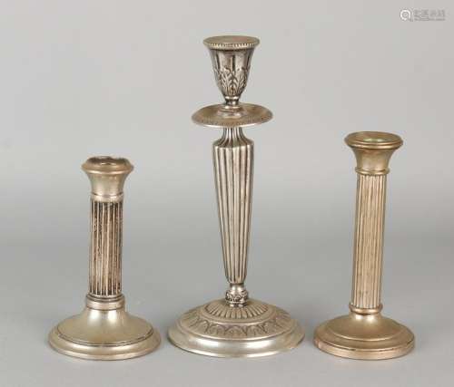 Lot with three silver candlesticks, a big table