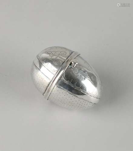 Silver rosary box, 833/000, in the form of an egg, with