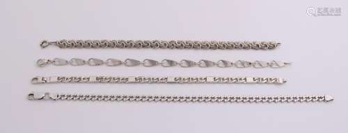 Lot four silver bracelets, 925/000, with various links.