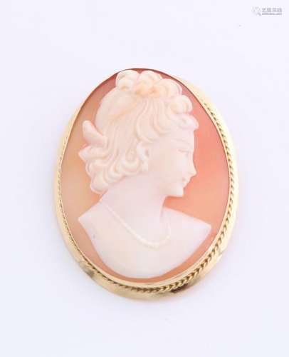 Yellow gold pendant / brooch, 750/000, with cameo.