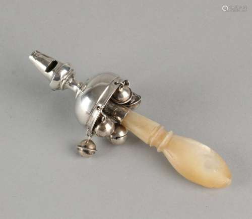 Silver rod rattle, 833/000, with pearl handle. Rod