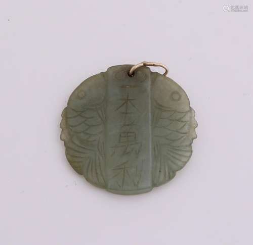Beautiful jade pendant around gecontourneerd model with