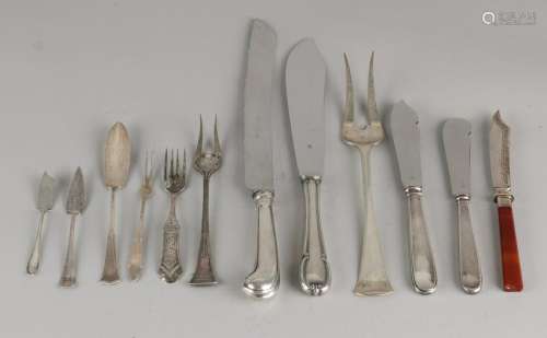 Lot with various knives and forks with silver, a bread