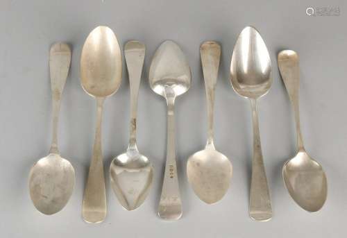 Lot with seven silver spoons, 833/000, equipped with an