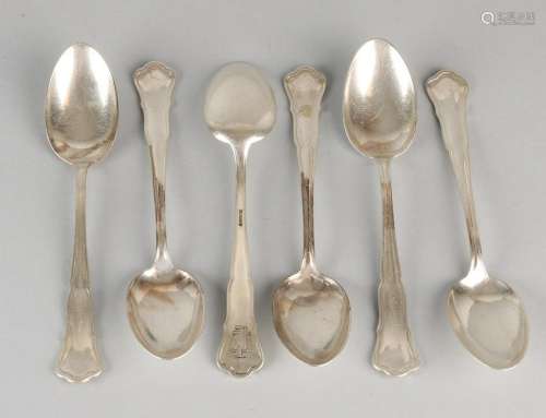 Lot 6 silver spoons, 800/000, with a molded handle. On