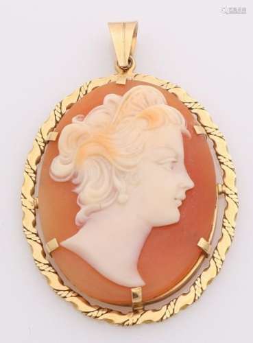 Yellow gold pendant, 750/000, with schelpcamee. Pendant