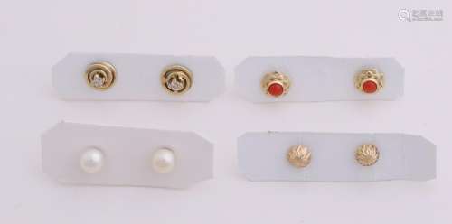 Four pairs of yellow gold earrings, 585/000, with,
