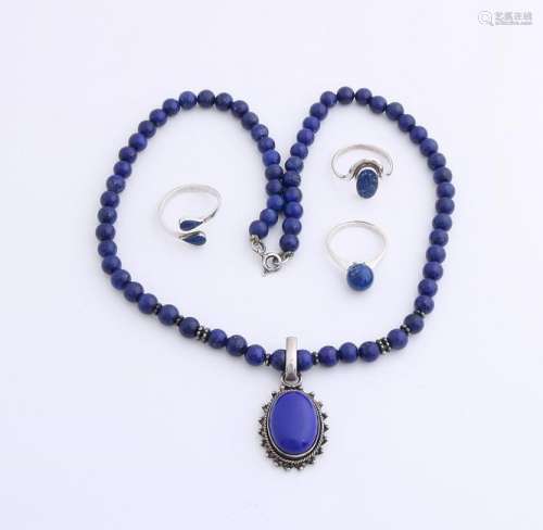 Four silver jewelry with lapis lazuli, 925/000. Collier
