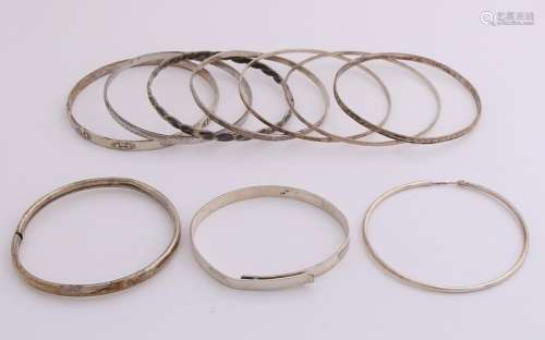 Lot 9 fine silver bracelets and earrings, and 835/000.