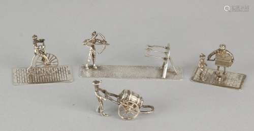 Lot 4 silver miniatures, 835/000, with a man on an old