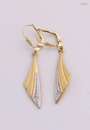 Yellow gold earrings, 585/000, with cubic zirconia.