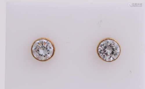 Yellow gold earrings, 585/000, with cubic zirconia.
