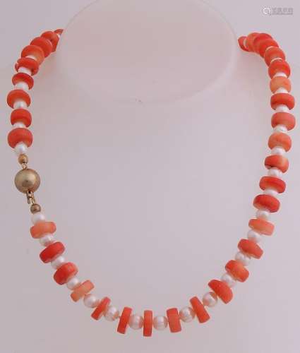 Collier with fresh water pearls, Ø6mm, and disk-shaped