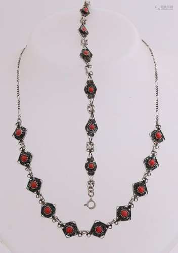Silver necklace and bracelet, 800/000, with little