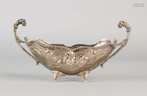 Silver boat-shaped dish, 925/000, placed on four claw