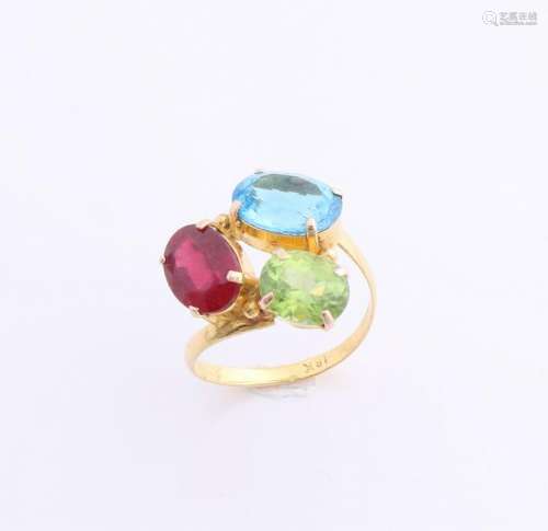 Yellow gold ring, 585/000, with 3 large colored stones.