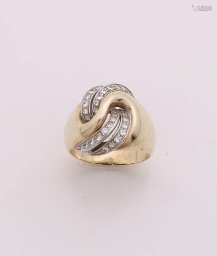 Yellow gold ring, 585/000, with diamonds. Ring with a