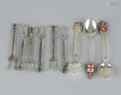 Lot with silver spoons and sticks, 3 teaspoons with