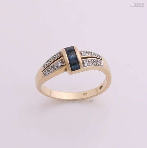 Yellow gold ring, 585/000, with diamond and sapphire. A