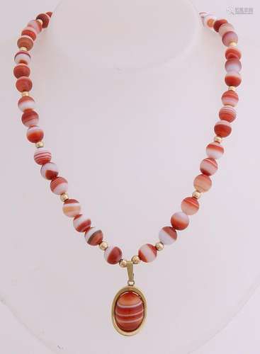 Collier stripe agate beads with yellow gold clasp and