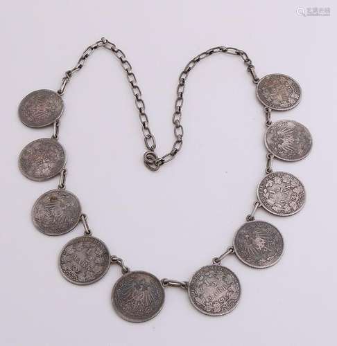 Silver necklace with ten pieces 1/2 mark. Length 45 cm.