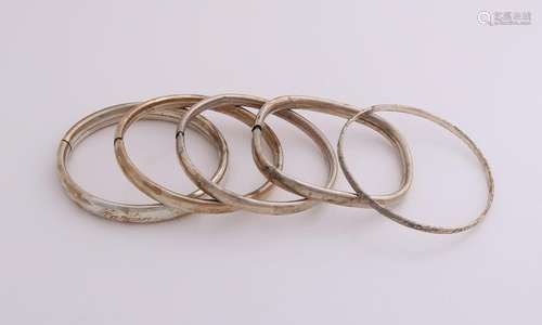 Lot 5 silver bracelets, 835/000, one ringing band and