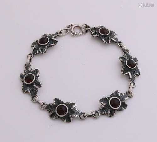 Silver bracelet, 800/000, with garnet. Bracelet with