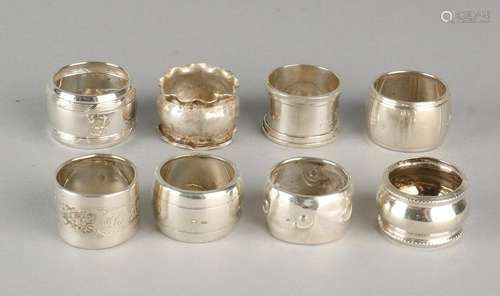 Lot 8 with silver finger cloth rings, all around with a