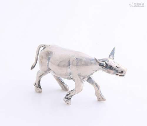 Silver thumbnail in the form of an ox, 830/000. ca 21