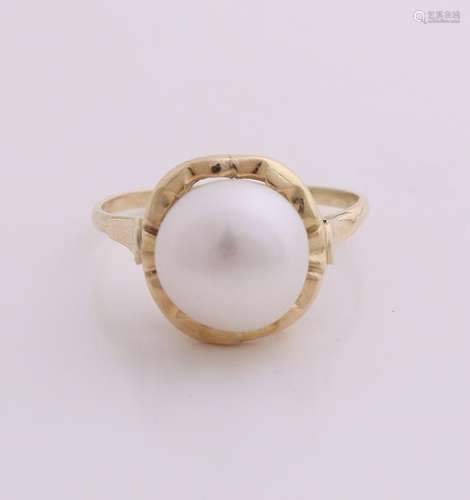 Yellow gold ring, 585/000, with pearl. Ring with large