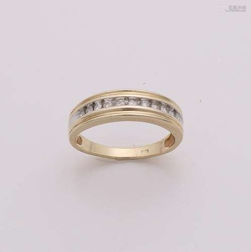 Yellow gold ring, 585/000, with diamonds. Ring put by