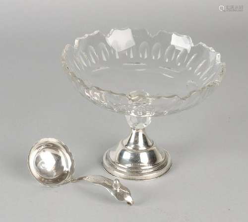 Cut crystal candy dish with amandelslijpsel and molded