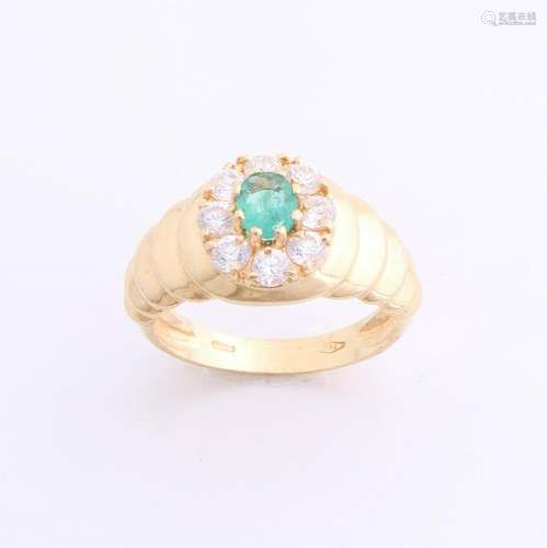 Yellow gold ring, 750/000, with emerald, and zirconia.