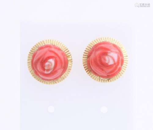 Yellow gold earrings, 585/000, with coral florets,