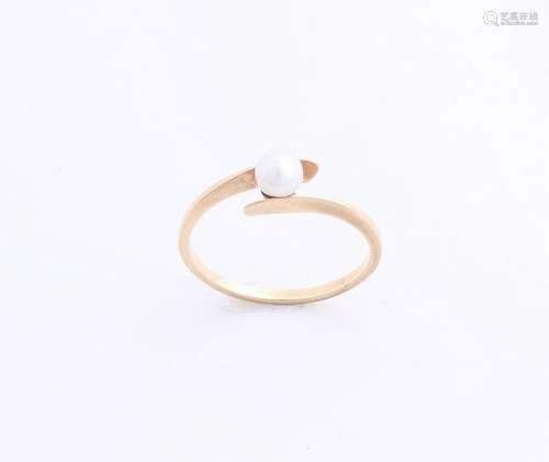 Yellow gold ring, 585/000, with pearl. Fine gold ring