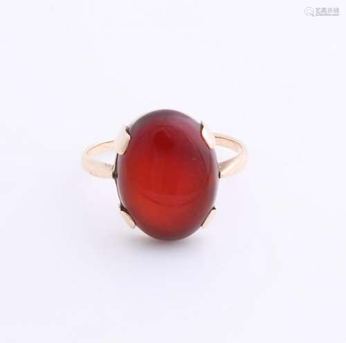 Yellow gold ring, 585/000, agate with an oval cabouchon