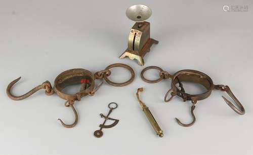 Five antique scales. Divers. Four times pull scales