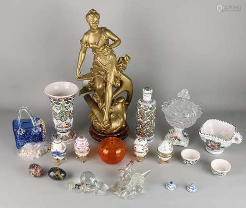 Large lot miscellaneous. Among other things: Glass,